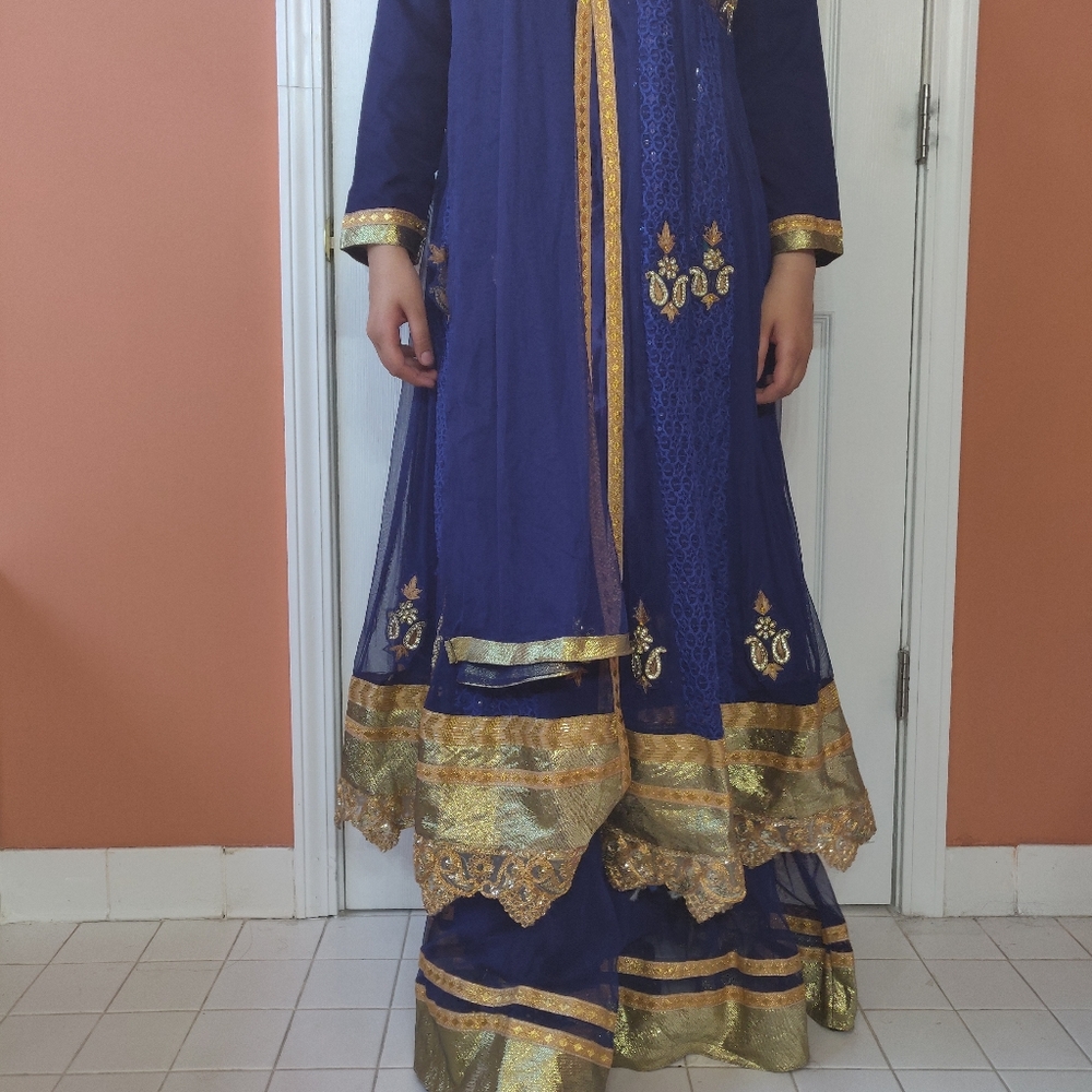 Indian blue salwar kameez with lehenga - Picture 2 of 4